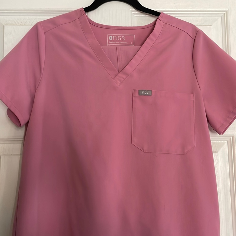 FIGS Catarina scrub top & Yola scrub pants, limited edition chalk pink, small